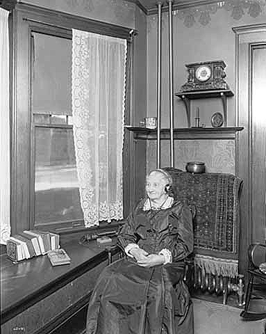 Miss Gene Gawdy listening to radio, Minneapolis, 1910.